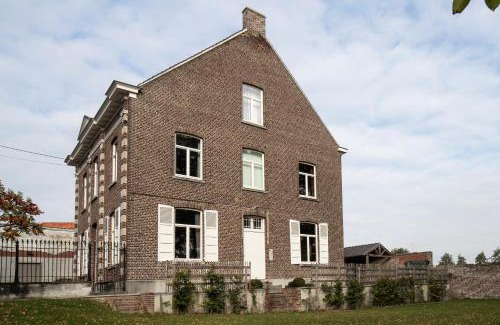 Etikhove House | Discover De Oude Pastorij: Family-Friendly Retreat with Pool