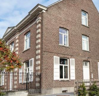 Etikhove House | Discover De Oude Pastorij: Family-Friendly Retreat with Pool