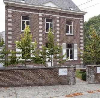 Etikhove House | Discover De Oude Pastorij: Family-Friendly Retreat with Pool