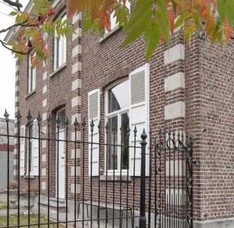 Etikhove House | Discover De Oude Pastorij: Family-Friendly Retreat with Pool