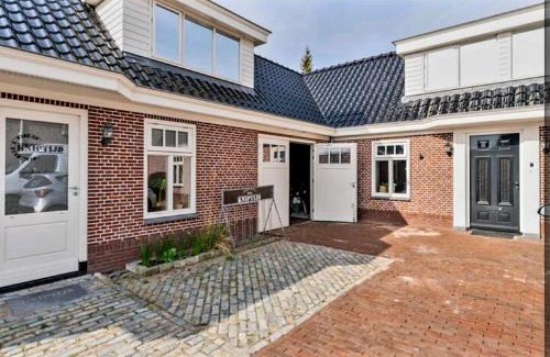 't Veld Apartment | Cozy De Oude Smederij Getaway for Two with Breakfast
