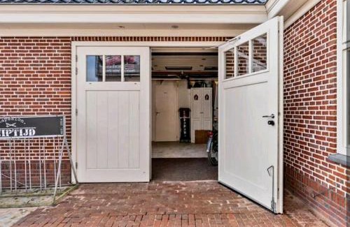't Veld Apartment | Cozy De Oude Smederij Getaway for Two with Breakfast