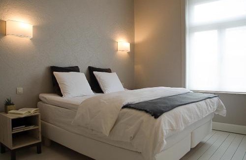 Zillebeke Apartment | Relax at De Pastorie - Zillebeke with Oceanfront Amenities