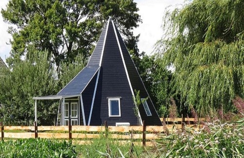 Sint Maartensdijk House | Pet-Friendly Retreat at De Puntschuur: Rated 9/10!