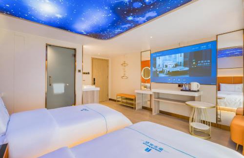 Middle Chaoyang Hotel | De quan Hotel Free breakfast and lunch are provided Coffee beverages andsnacks are available in the lobby Free access to the gym and laundry room Located in the city center, near Shifoying