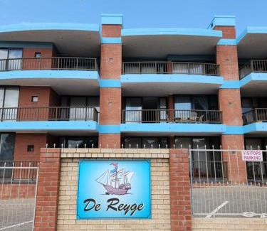 Jeffreys Bay Apartment | Oceanfront Retreat at De Reyge - 10/10 Guest Rated