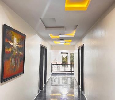 Surulere Hotel | Discover De Rigg Place in Surulere: Pool & Breakfast Included