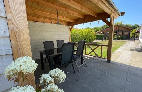 Sint-Annaland Resort | De Roos Chalet 174: Oceanfront Retreat with Hot Tub