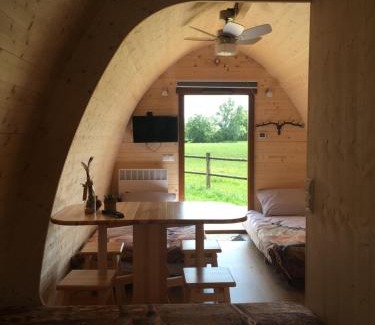 Oisterwijk Cabin | Cozy De Rozephoeve Studio with Family-Friendly Amenities