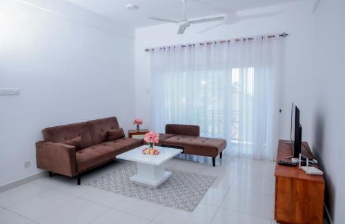Mount Lavinia Apartment | Experience Comfort at De Saram Residencies with Pool Access