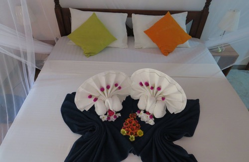 Kalpitiya Hotel | Relax at De Silva Palm Resort with Pool & Spa Amenities