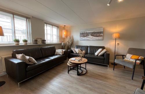 Baaiduinen Apartment | Family-Friendly Retreat at De Skuorre - Rated 9/10!
