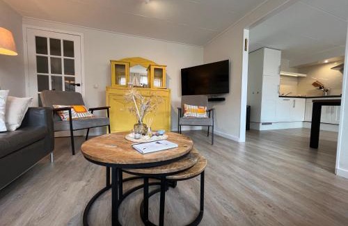 Baaiduinen Apartment | Family-Friendly Retreat at De Skuorre - Rated 9/10!