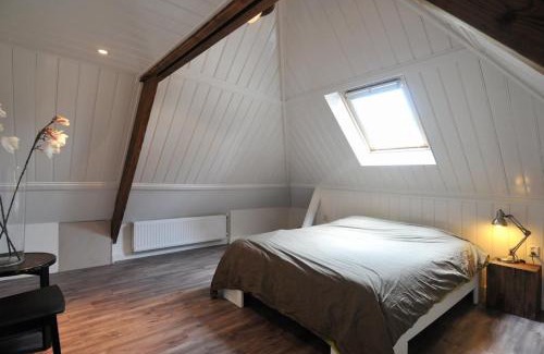 Lobith House | Cozy De Smidse: Pet-Friendly Oceanfront Retreat Awaits