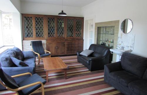 Lagen Rooi House | Guest Rated: De Spreekkamer with Family-Friendly Amenities