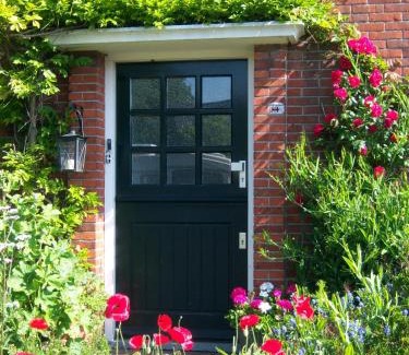 Warffum Bed & Breakfast | Guest Rated 9/10 at de Twee Paardjes - Cozy Breakfast Stay