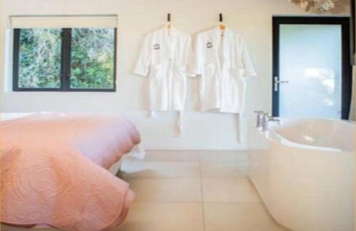 Uilenkraal House | Outstanding Stay at De Uijlenes - 4 Star with Hot Tub!