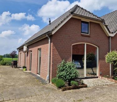 De Heurne House | Guest Rated: De Varkensstal with Oceanfront Views