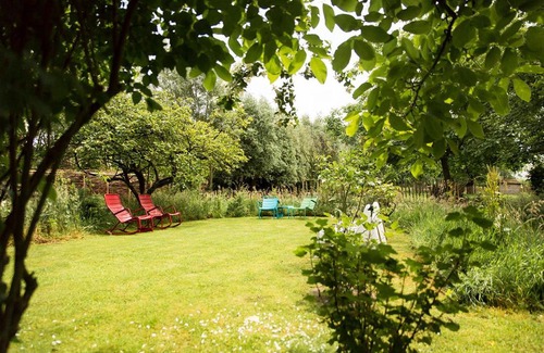 Beernem Bed & Breakfast | Top-Rated De Weide Wereld with Accessible Kitchen Amenities