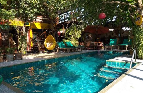 Tha Wang Tan Hotel | Discover De Wiang Kum Kam: 4-Star Retreat with Ocean Views