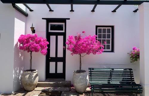 Graaff-Reinet Bed & Breakfast | Discover de Wingerd B & B: Pet-Friendly with Pool Access