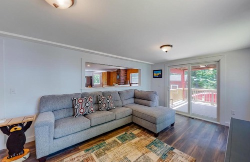 Trenton House | Explore Family-Friendly Bliss at Dean's Dream Hotel