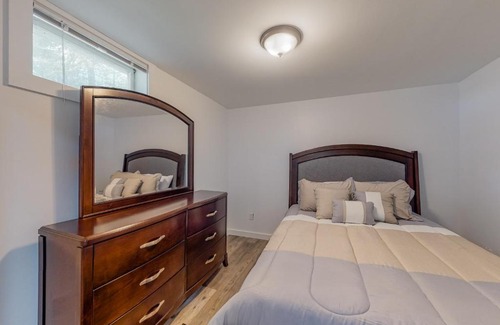 Trenton House | Explore Family-Friendly Bliss at Dean's Dream Hotel