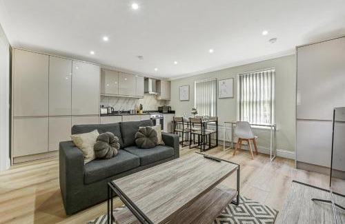 Chalfont St Giles Apartment | Deanway Serviced Apartments: Family-Friendly Stays Await