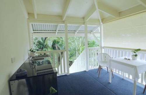 Rainbow Beach Apartment | Oceanfront Serenity at Debbie's Place - Guest Rated 9.8