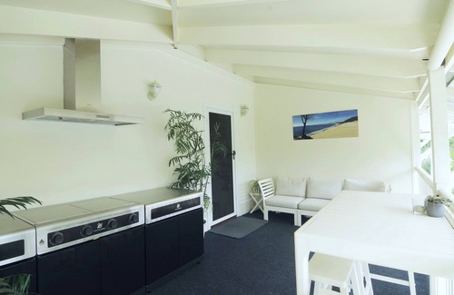 Rainbow Beach Apartment | Oceanfront Serenity at Debbie's Place - Guest Rated 9.8