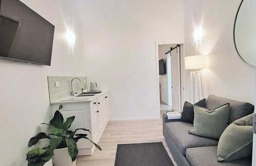 Rainbow Beach Apartment | Oceanfront Serenity at Debbie's Place - Guest Rated 9.8