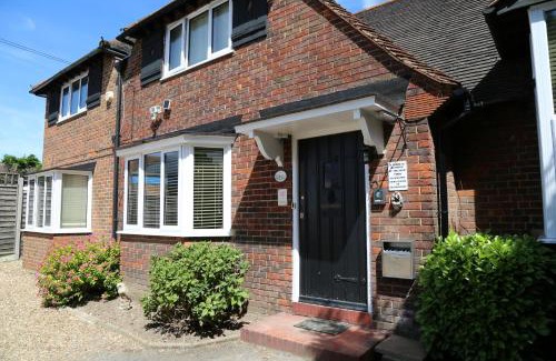 Brunel Bed & Breakfast | Cozy Debden Guest House | Quality Stay with Great Reviews