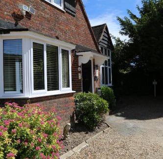 Brunel Bed & Breakfast | Cozy Debden Guest House | Quality Stay with Great Reviews