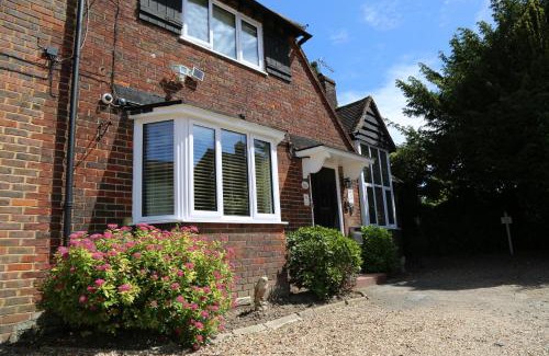 Brunel Bed & Breakfast | Cozy Debden Guest House | Quality Stay with Great Reviews