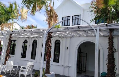 Maha Sarakham Hotel | Discover DEBUA White House: Top Amenities & Perfect Score