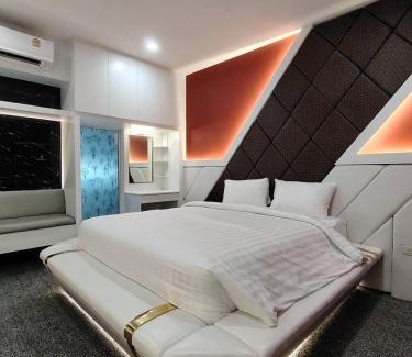 Maha Sarakham Hotel | Discover DEBUA White House: Top Amenities & Perfect Score