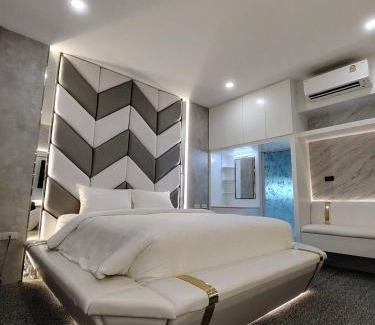 Maha Sarakham Hotel | Discover DEBUA White House: Top Amenities & Perfect Score