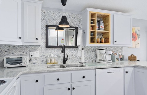 Flat Rock Cottage | Funky Fuji @Backyard Cottages: 10/10 Rated Getaway!