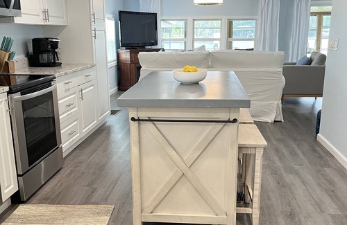 Homosassa House | Serene Home on the Homosassa River with Breakfast Access