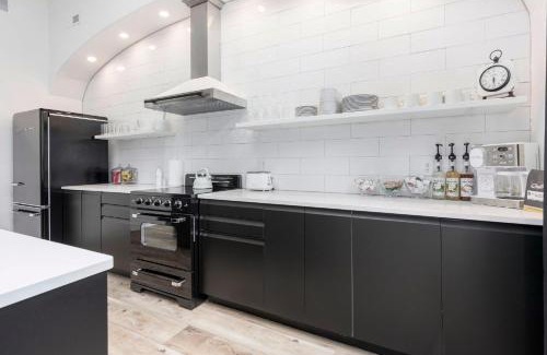 Downtown Louisville Apartment | Pet-Friendly Cityscape Escape for Your Next Getaway