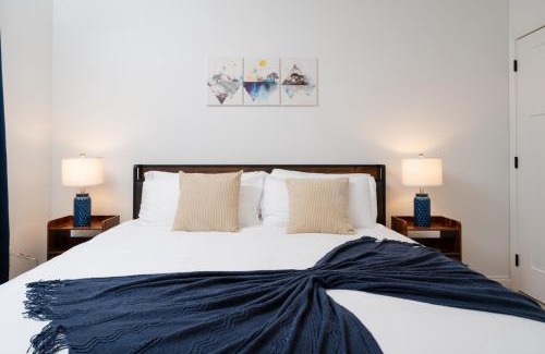 Whitestown Apartment | Decadent Haven Spacious 2BR 2BA 2 King Beds WFH GYM
