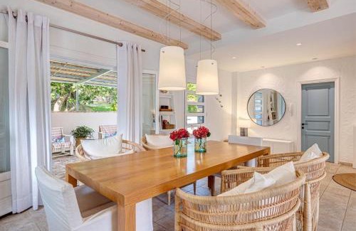 Liapades House | Decavos House: 4-Star Family-Friendly Retreat