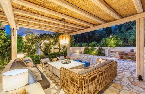 Liapades House | Decavos House: 4-Star Family-Friendly Retreat