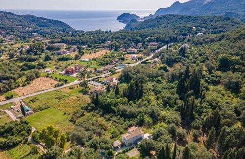 Liapades House | Decavos House: 4-Star Family-Friendly Retreat