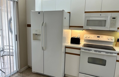 Naples Condo | Unforgettable Lakefront Hotel with Pool & Spa Amenities