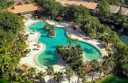 Naples Condo | Unforgettable Lakefront Hotel with Pool & Spa Amenities