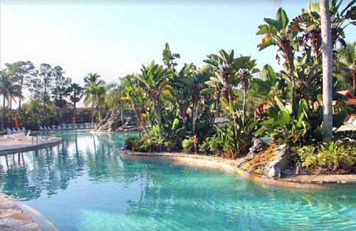Naples Condo | Unforgettable Lakefront Hotel with Pool & Spa Amenities