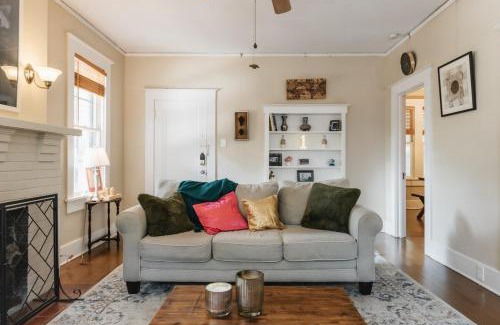 West Campus House | December Group Retreat 4BR Victorian Home, UT & Downtown