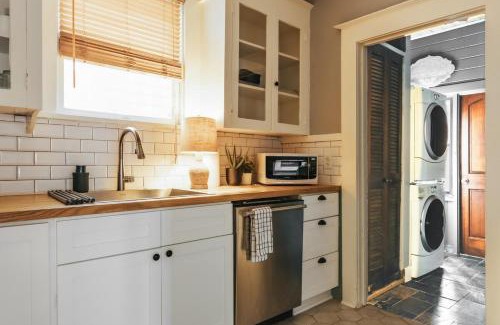 West Campus House | December Group Retreat 4BR Victorian Home, UT & Downtown