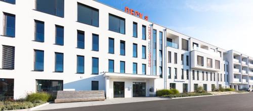Soest Hotel | Stylish DECK 8 DESIGNHOTEL in Soest with Great Amenities